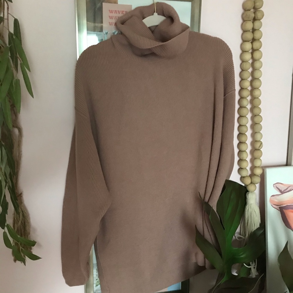 BRAND NEW CHUNKY FREE PEOPLE TURTLE NECK